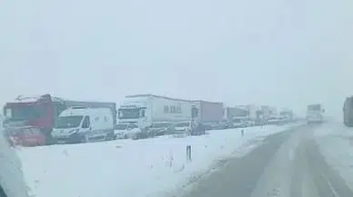 Kar Esareti Devam Ediyor! Sivas'ın İki Şehirle Bağlantısı Tamamen Kesildi!