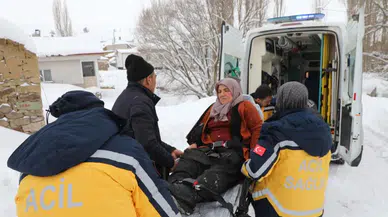 Karla Kapanan Yol Açıldı, 58 Yaşındaki Hasta Kurtarıldı