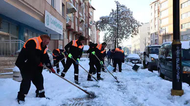 Sivas'ta Kar Mesaisi Devam Ediyor! Belediye Ekipleri Sahada!