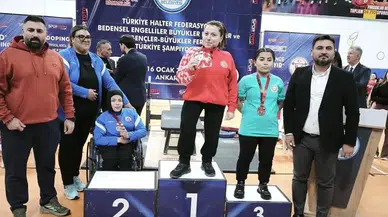 Sivaslı sporcular madalyaları da kaldırdı
