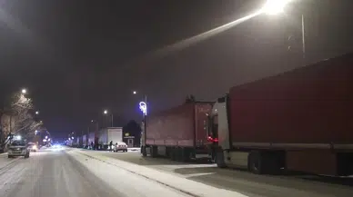 Erzincan-Sivas karayolu Sakaltutan Geçidi’nde çığla kapandı