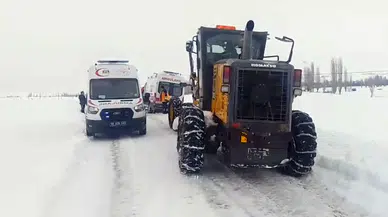 Sivas'ta Hastaya Giden Ambulans Yolda Kaldı! Ekipler Seferber Oldu!