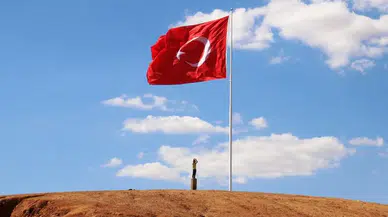 Sınır Hattında Provokasyon! Çelik: Türk Bayrağına Saldırının Hesabı Sorulacak