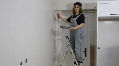 Tırnak Değil Duvar Boyuyor: 5 Yılda 400 Ev Boyadı