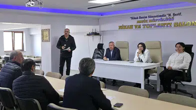 Sivas'ta muhtarlar Çiftçi Kayıt Sistemi hakkında bilgilendiriliyor