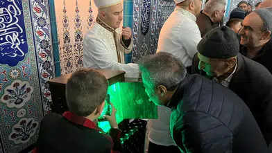 Sivas Ulaş'ta Sakal-ı Şerif Ziyarete Açıldı, Cami Doldu Taştı