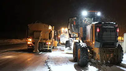 Sivas ve Erzincan’da fırtına! Kızıldağ ve Sakaltutan Geçidi'nde yoğun kar!