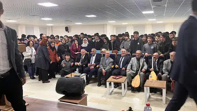 Sivas'ta Âşıkların okuldaki atışması herkesi büyüledi