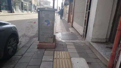 Sivas'ın Kaldırımlarında İhmal! Şeritler Neden Kesik?