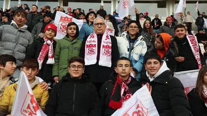 Yılmaz Şimşek Sivasspor–Erzurumspor Mücadelesini Tribünden Takip Ediyor
