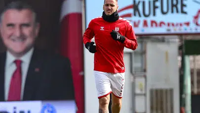 Sivasspor'un İlk 11'i Açıklandı: Rey Manaj Kadroda