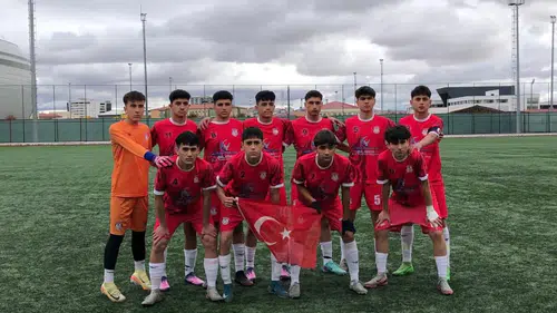 Sivas’ta Cumhuriyet Coşkusu! Gençler Bayraklarla Çıktı, Zaferle Döndü