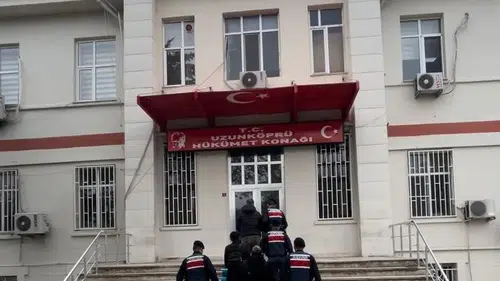 Sivas'ta Araması Olan Firari Komiser, Sınırda Duvara Tosladı
