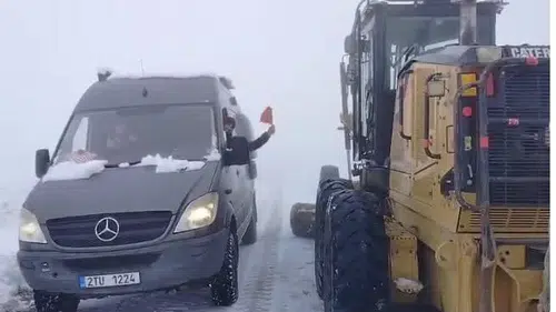 4 Turist Kar Esaretinde Kaldı