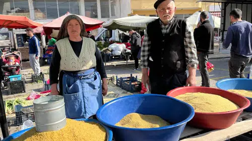 70'lik Çiftin 40 Yıllık Pazar Tezgahı! Maaşımız Yetmediği İçin