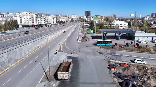 Sivas'ta uçan arabalar olmadan akaryakıt satışı zor: Esnafın umudu havada