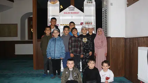 Sivas Şarkışla'da camide Balık Market ilgisi