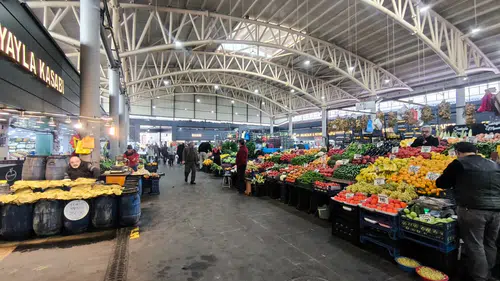 Sivas'ta Kısa Süren Bayram Havası Bitti! Esnaf Satamıyor, Vatandaş Alamıyor!