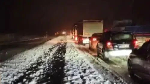 Sivas’ta Kar ve Tipi Şiddetlendi: Kara Yolları Peş Peşe Trafiğe Kapatıldı