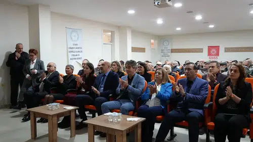 Sivas'ta bu Üniversitede yaş sınırı yok: Yeni akademik yıl başladı