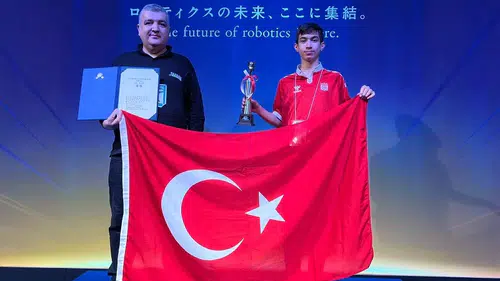 Sivaslı Arda robot yarışmasında dünya birincisi