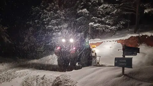 Sivas Koyulhisar’da kar nedeniyle kapanan yol yeniden açıldı