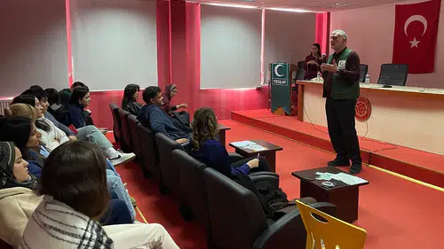 Sivas’ta Bir Meslek Yüksekokulunda Toplumu İlgilendiren Eğitimler