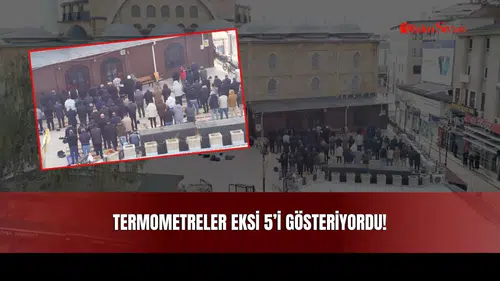 Sivas'ta Eksi 5 Derecede İnanılmaz Görüntü! Cami Dolunca Dondurucu Soğukta Saf Tuttular!