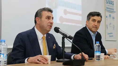 Sivas’ta Öğrencilere Demirgil'den Geleceği Şekillendirecek Tavsiyeler