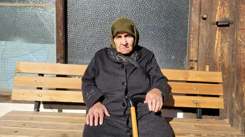 Gençlere Taş Çıkaran Hafıza! Fikriye Nine'den Ezber Bozan Maniler