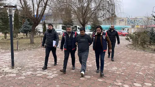 Sivas'ta ağabeyini öldüren zanlı sessizliğini korudu