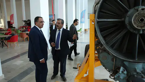 Sivas’ta üniversite–finans buluşmasında bilgi alışverişi