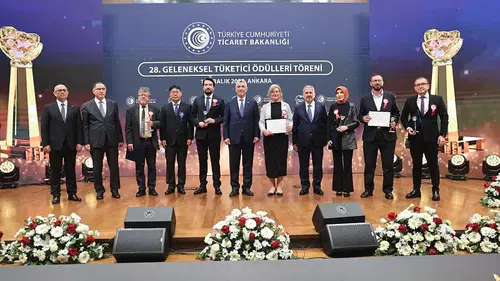 Sivas’tan Dikkat Çeken Akademik Hamle: Eski Ayakkabıdan Bilimsel Ödüle