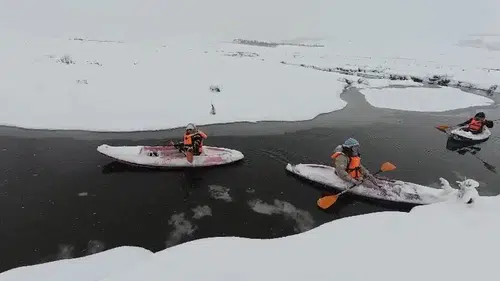 Kar Altında Kano Keyfi: Mendereslerde Nefes Kesen Görüntüler