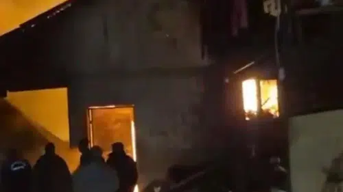 Ahır ve Garajı Saran, Korkutan Yangının!