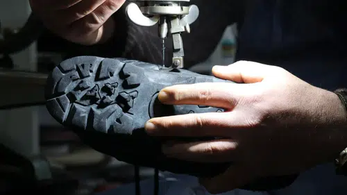 Sivas’ta yenisini alamayan tamir ettiriyor!