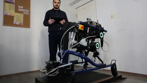 Sivas’ta Robotla Yürüyemeyen Çocuklar Ayağa Kalkıyor
