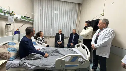 Sivas Valisi ve Başkanı'ndan hasta ziyaretiyle verilen moral