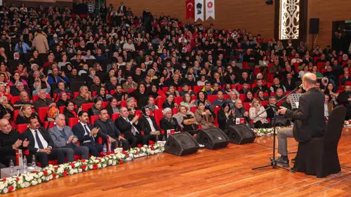 Sivaslı Ozan Unutulmadı! Vefatının 8. Yılında Tüyleri Diken Diken Eden Anma