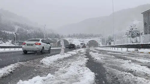 Sivas’ın Geçit Vermez Yollarında Dev Operasyon! Turuncu Ekipler Sahada!