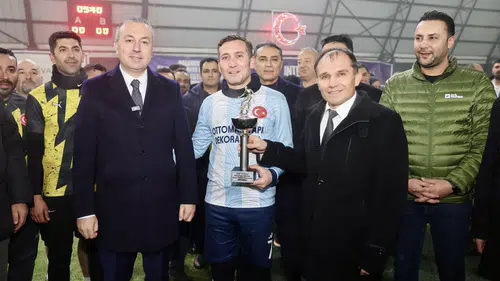 Başkan Uzun tribündeydi, belediye kupasında zirve el değiştirdi