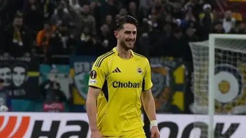 Fenerbahçe FCSB deplasmanında ilk yarıyı önde kapattı