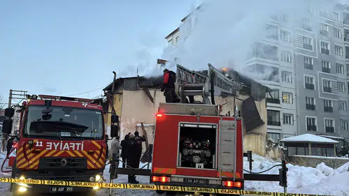 Sivas’ta İki Katlı Ev Alevlere Teslim! Ekipler Seferber Oldu!