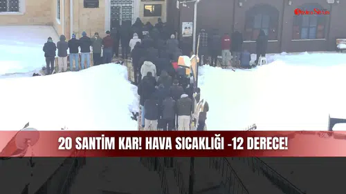 Sivas’ta Eski 12 Derecede Camiye Sığmayan Cemaat Dışarıda Saf Tuttu!