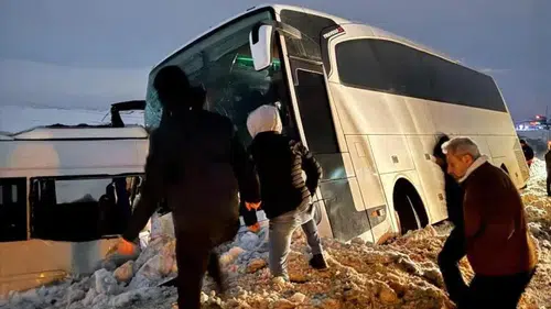 Kangal Termik Santrali yolunda sis ve buzlanma kazaya neden oldu
