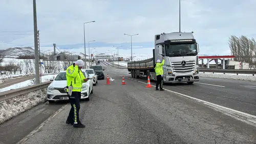 Sivas - Kayseri Karayolu Kısmen Ulaşıma Açıldı!