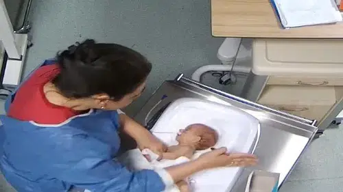 O Hemşire Tutuklandı! 5 Günlük Bebeğe Şiddette Gelişme