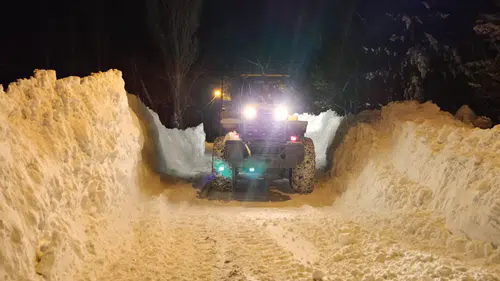 Sivas Hafik’te elektrik arızası gece boyunca süren çalışmayla giderildi