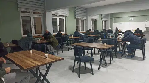 Sivas'ta yolda kalanlara yurt kapıları açıldı!