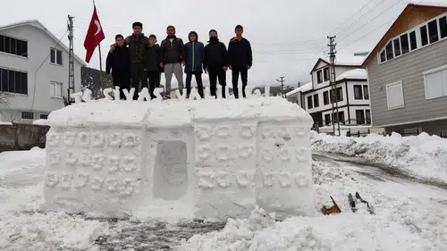 Sivas'ta o köyde çocuklar şimdi de Valilik Binasını yaptı